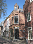 820629 Gezicht op het hoekpand Nieuwegracht 78 te Utrecht; rechts de Keukenstraat.N.B. Tussen ca. 1855 en 1870 was in ...